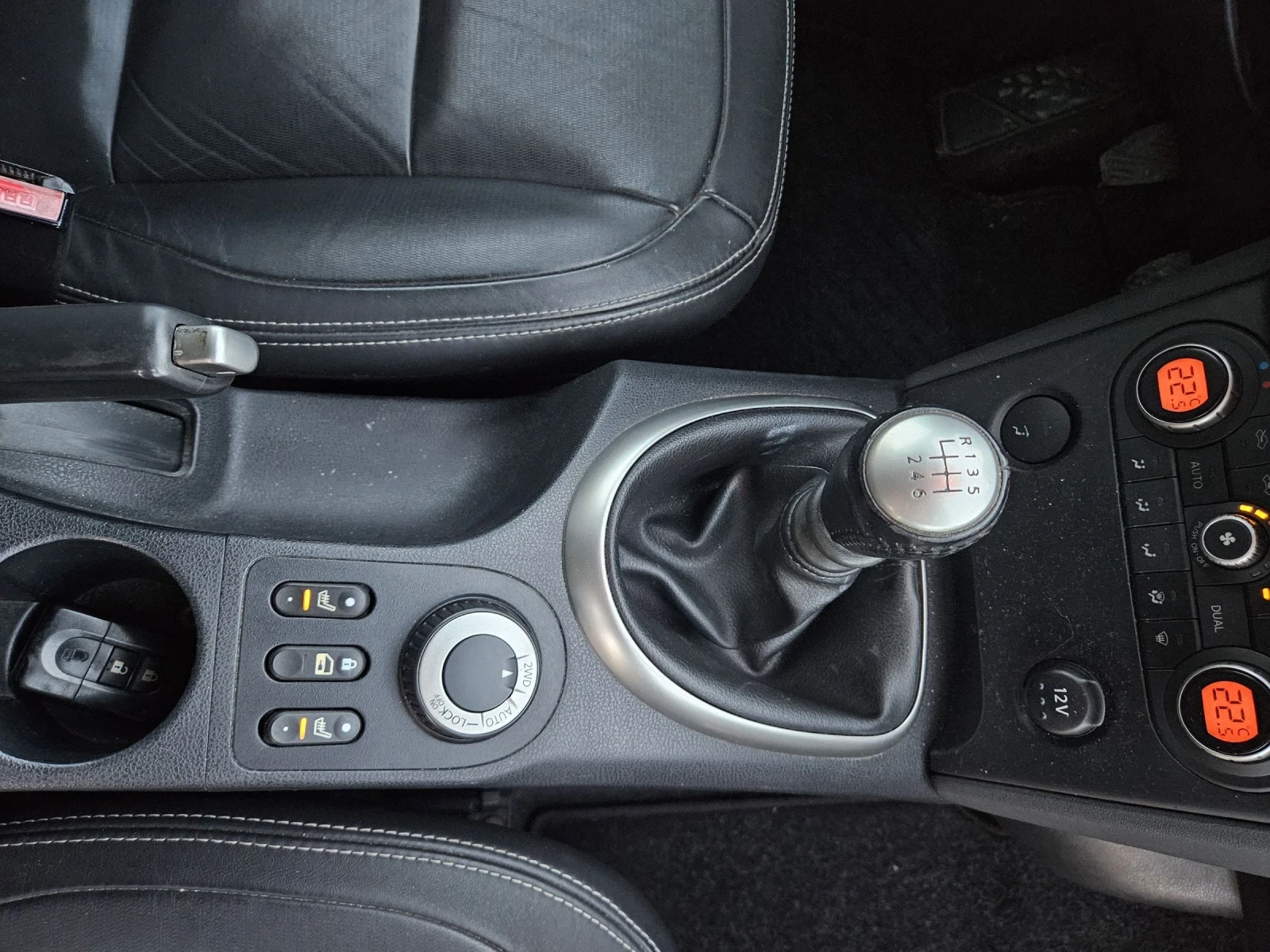 Nissan Qashqai 2.0i 4x4 SWISS EDITION , снимка 13 - Автомобили и джипове - 53782067