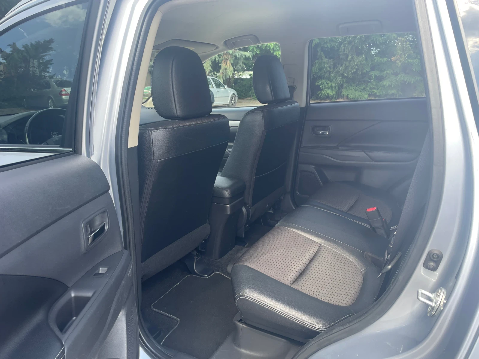 Mitsubishi Outlander, снимка 8 - Автомобили и джипове - 54980831