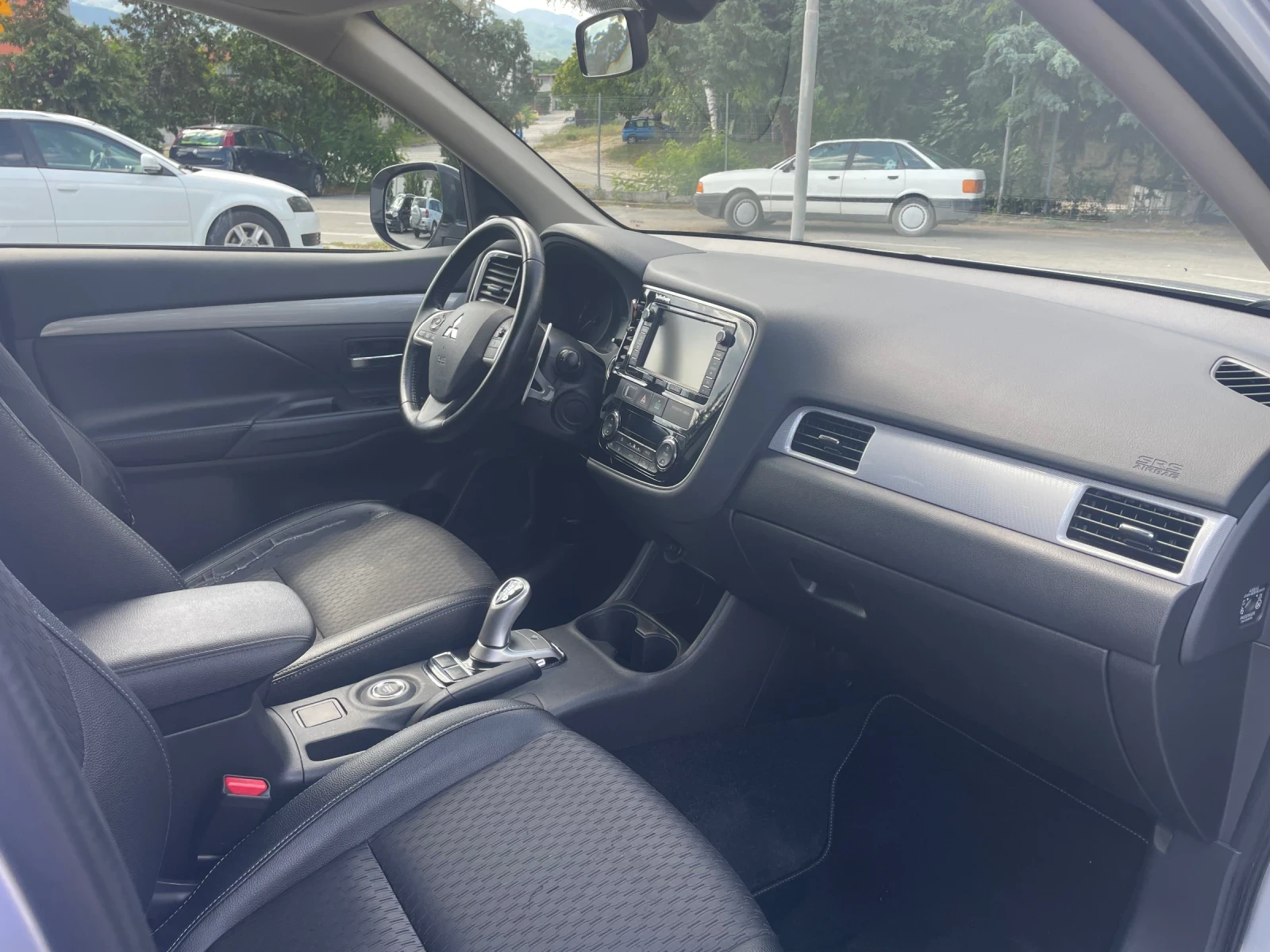 Mitsubishi Outlander, снимка 10 - Автомобили и джипове - 54980831