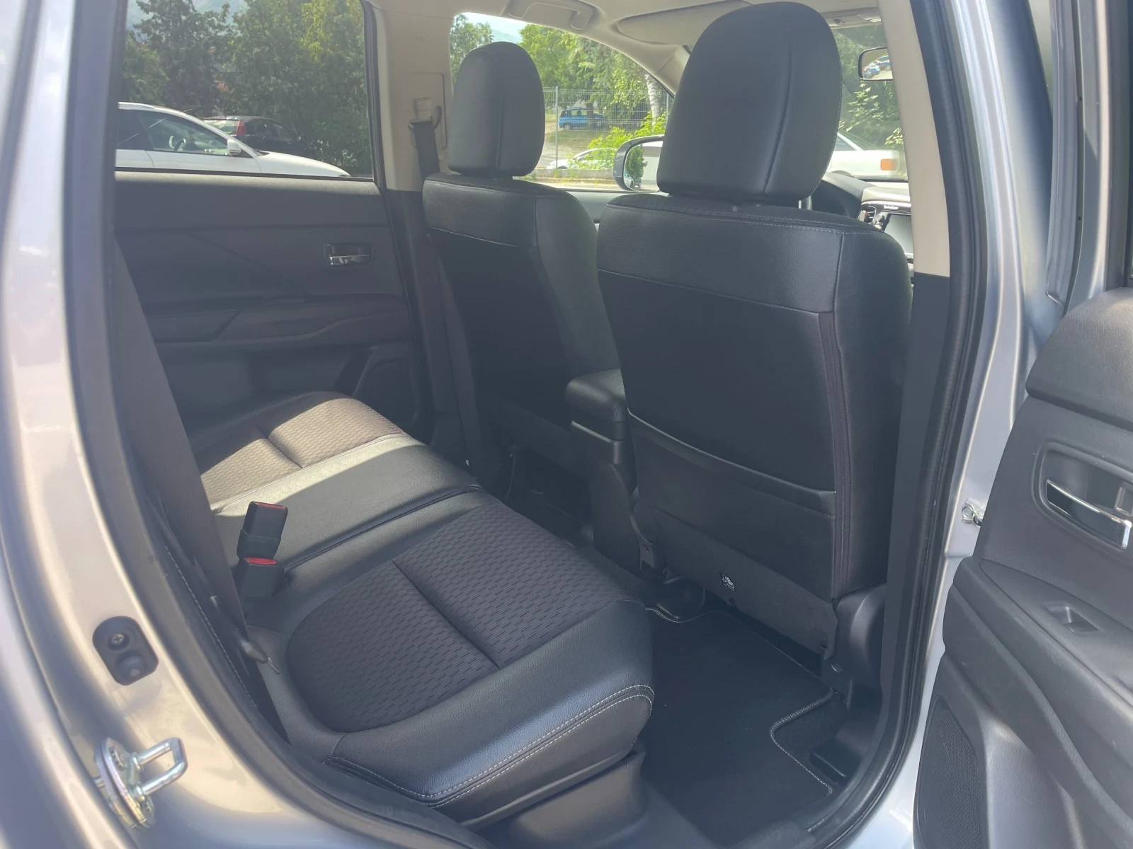 Mitsubishi Outlander, снимка 11 - Автомобили и джипове - 54980831
