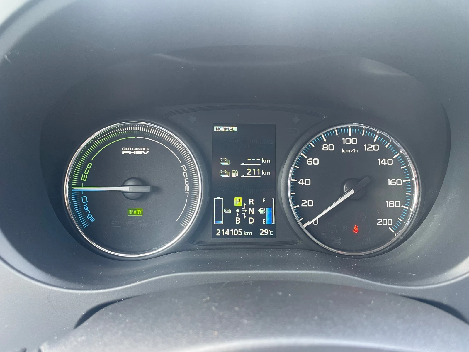 Mitsubishi Outlander, снимка 15 - Автомобили и джипове - 54980831
