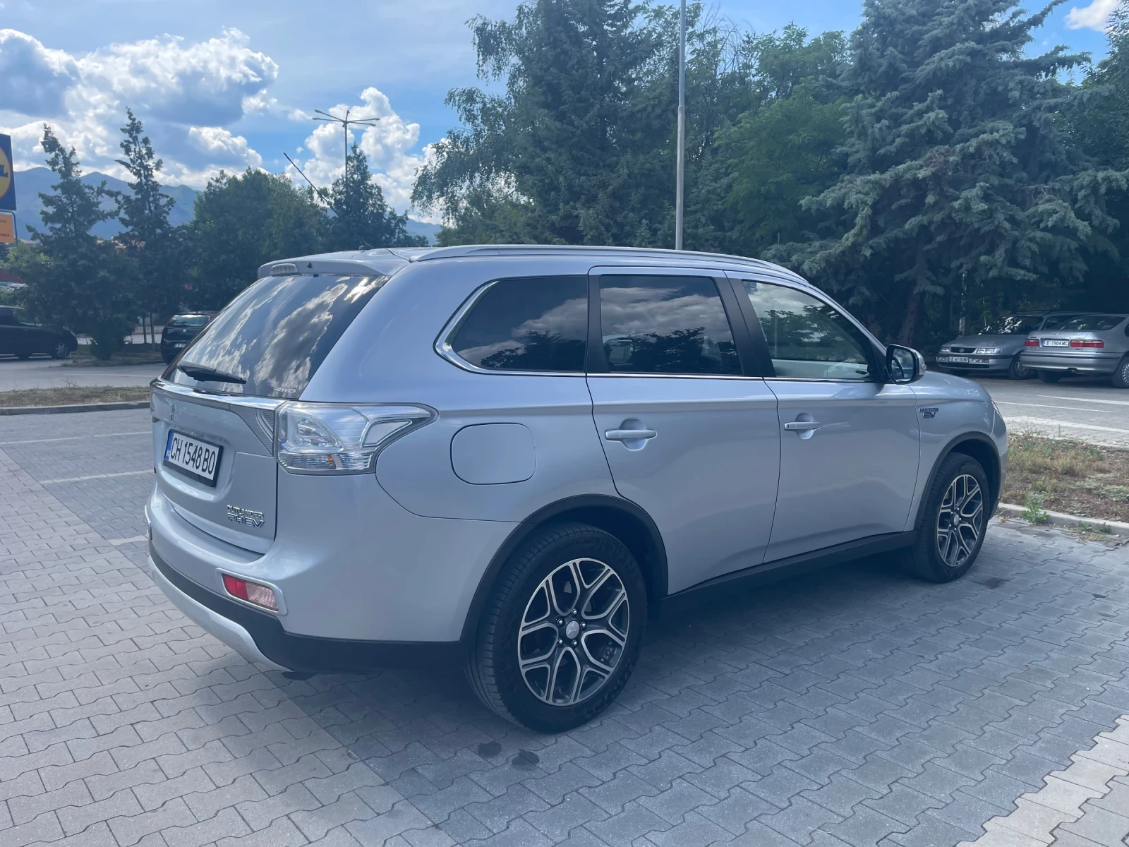 Mitsubishi Outlander, снимка 4 - Автомобили и джипове - 54980831