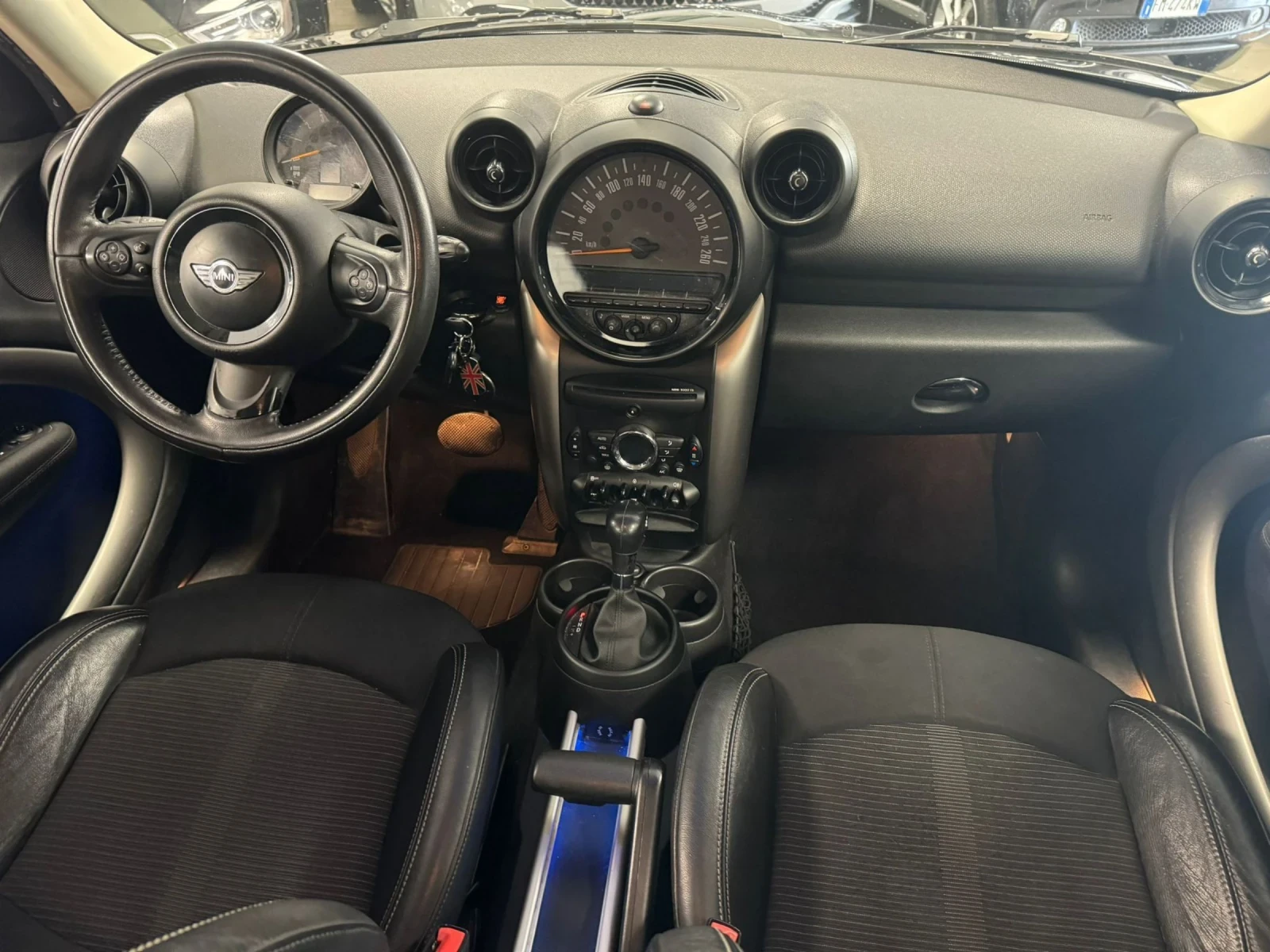 Mini Countryman 2.0 д автоматик, снимка 13 - Автомобили и джипове - 54412046