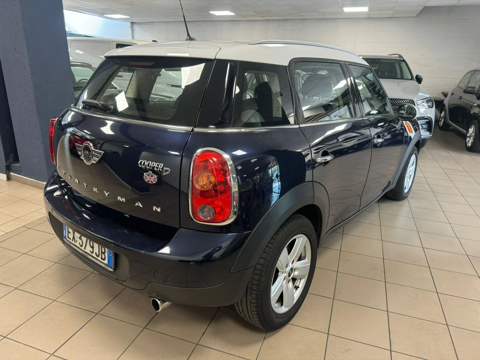 Mini Countryman 2.0 д автоматик, снимка 9 - Автомобили и джипове - 54412046