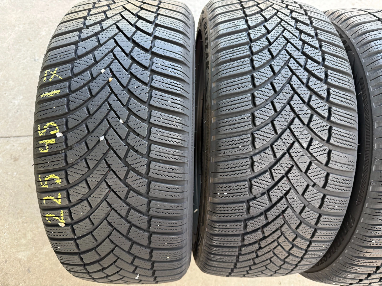 Гуми Зимни 225/45R17, снимка 2 - Гуми и джанти - 55832948