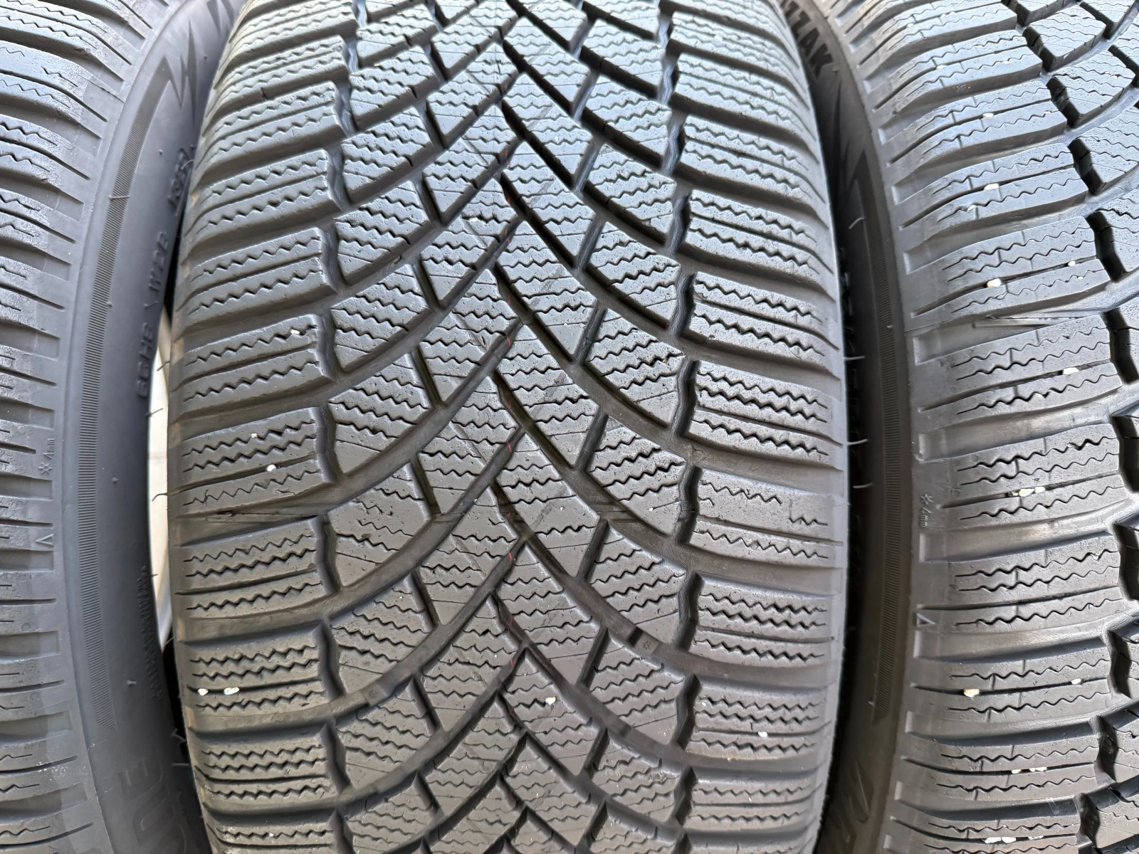 Гуми Зимни 225/45R17, снимка 5 - Гуми и джанти - 55832948