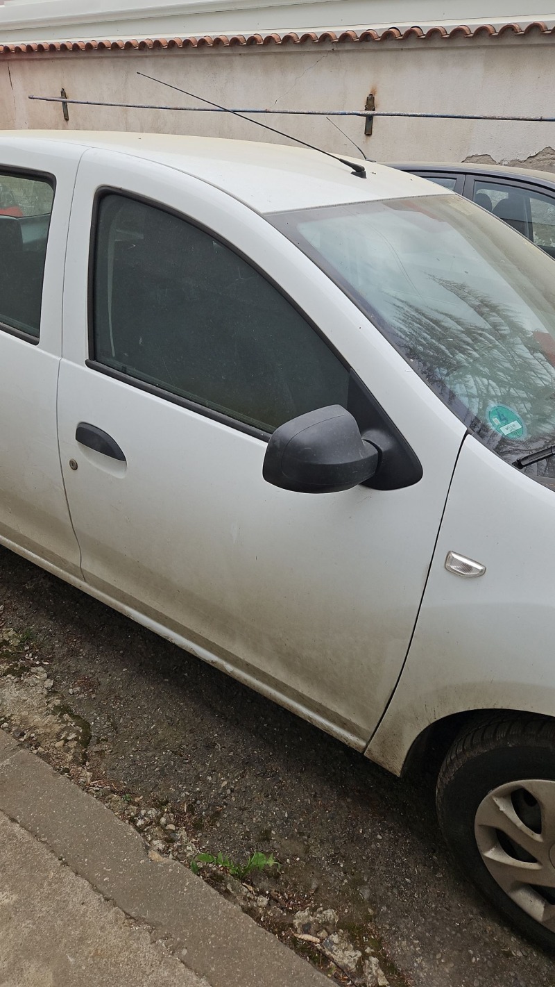 Dacia Sandero 1.0i климатик, снимка 11 - Автомобили и джипове - 37157475