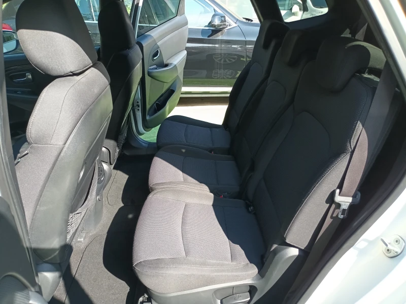 Kia Carens 7 места/Автомат, снимка 10 - Автомобили и джипове - 52066050