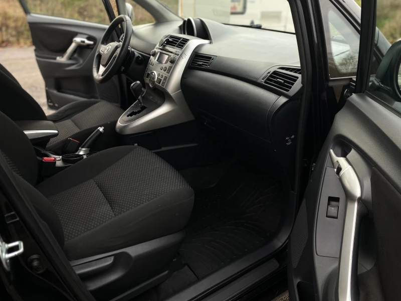 Toyota Verso, снимка 10 - Автомобили и джипове - 52372817