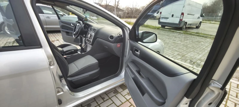 Ford Focus 2.0 i, снимка 8 - Автомобили и джипове - 53405507