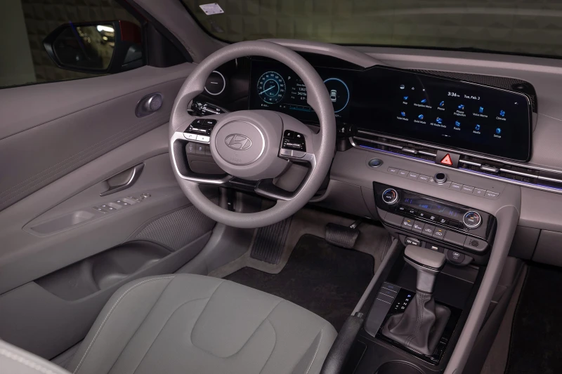 Hyundai Elantra * Apple CarPlay/Android Auto* Remote Start Engine*, снимка 11 - Автомобили и джипове - 53425758