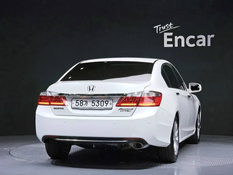 Honda Accord 2.4, снимка 4 - Автомобили и джипове - 54253391