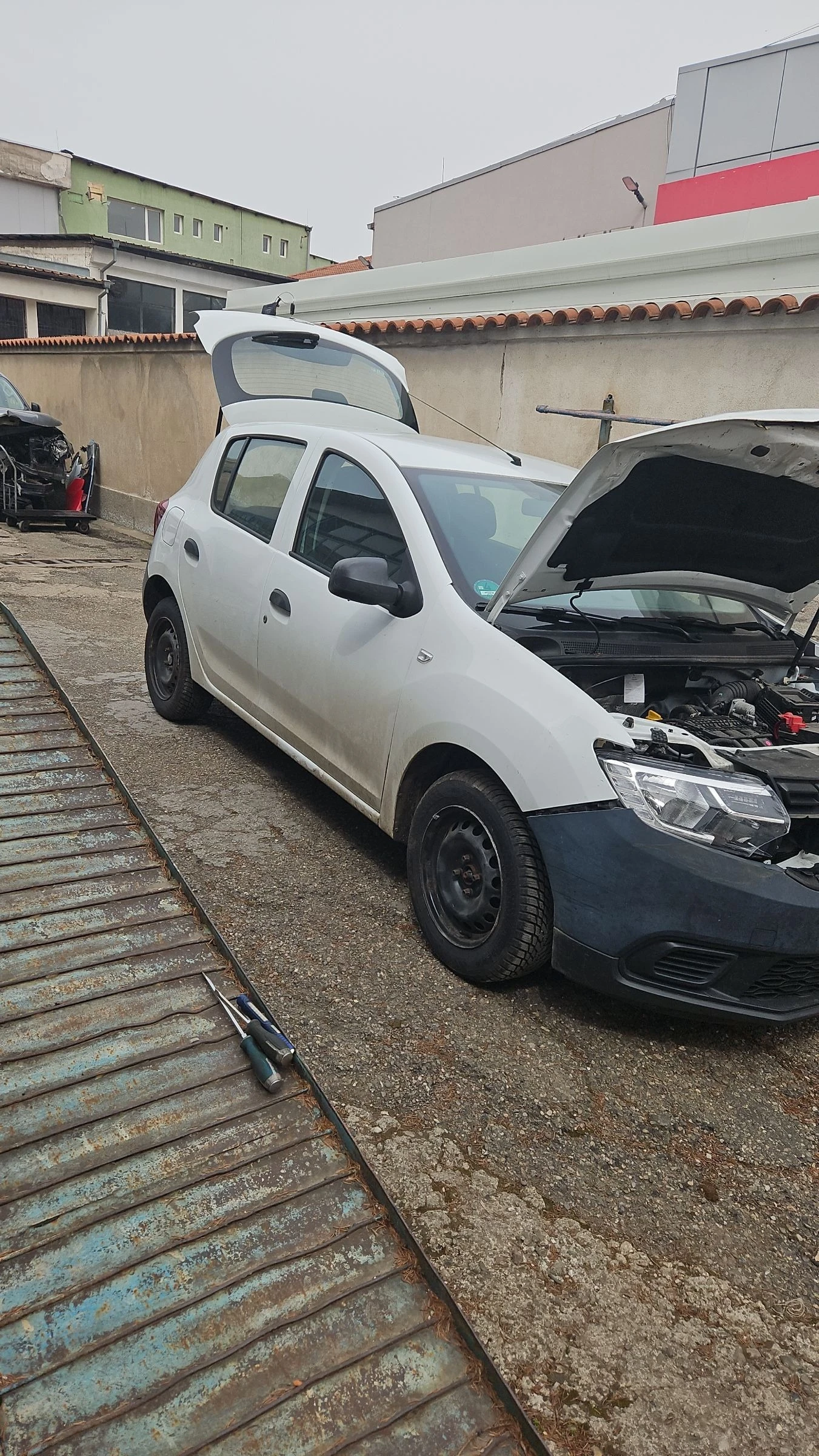 Dacia Sandero 1.0i климатик | Mobile.bg — изображение 12