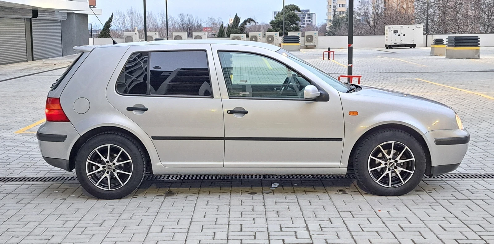 VW Golf 1.6SR/101КС/ГАЗ/БЕНЗИН - изображение 4