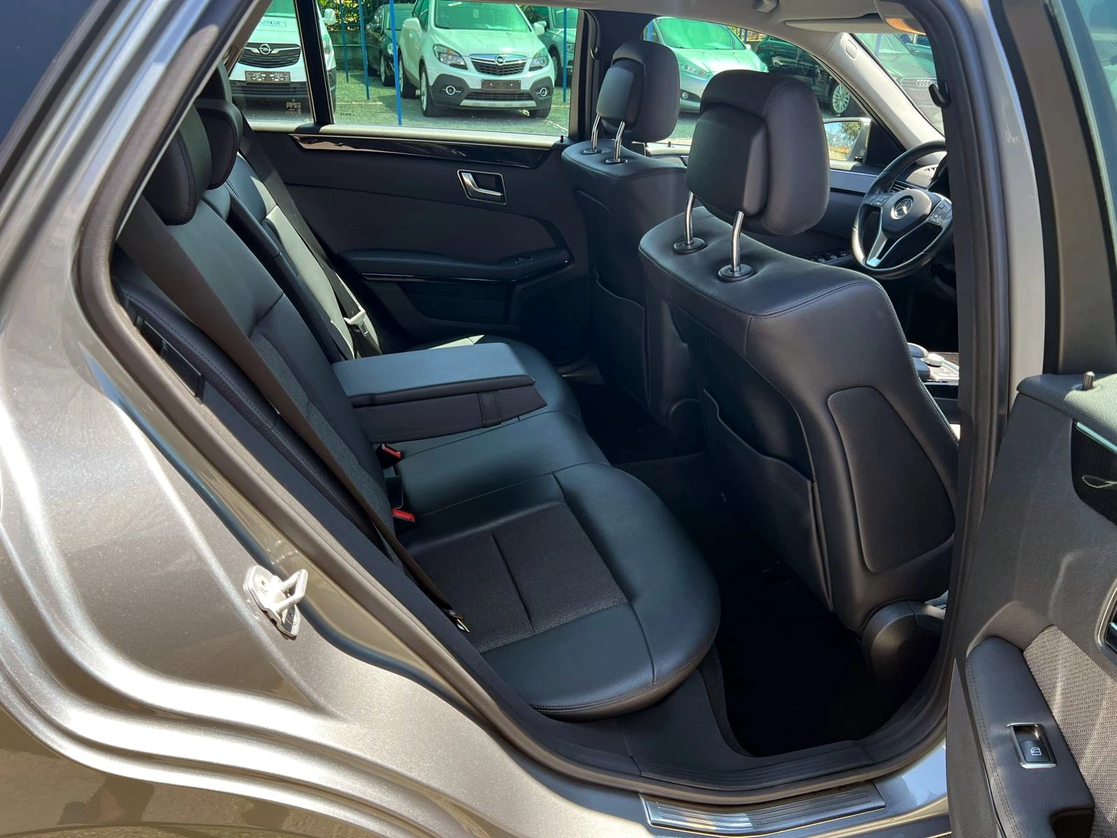 Mercedes-Benz E 350 CDi AMG Line 4MATIC НОЩНО ВИЖДАНЕ Airmatic  - изображение 10