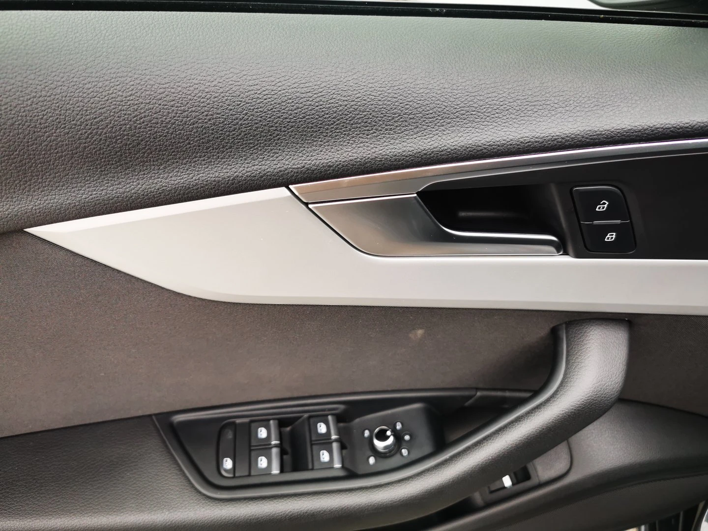 Audi A4 advanced 45 TFSI quattro, снимка 12 - Автомобили и джипове - 52882248