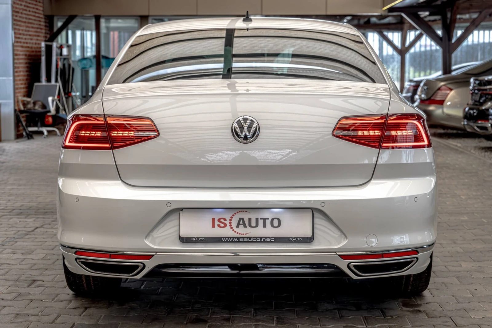 VW Passat 4Motion/R-Line/DSG/PDC/F1/FULL LED/Подгрев - изображение 4
