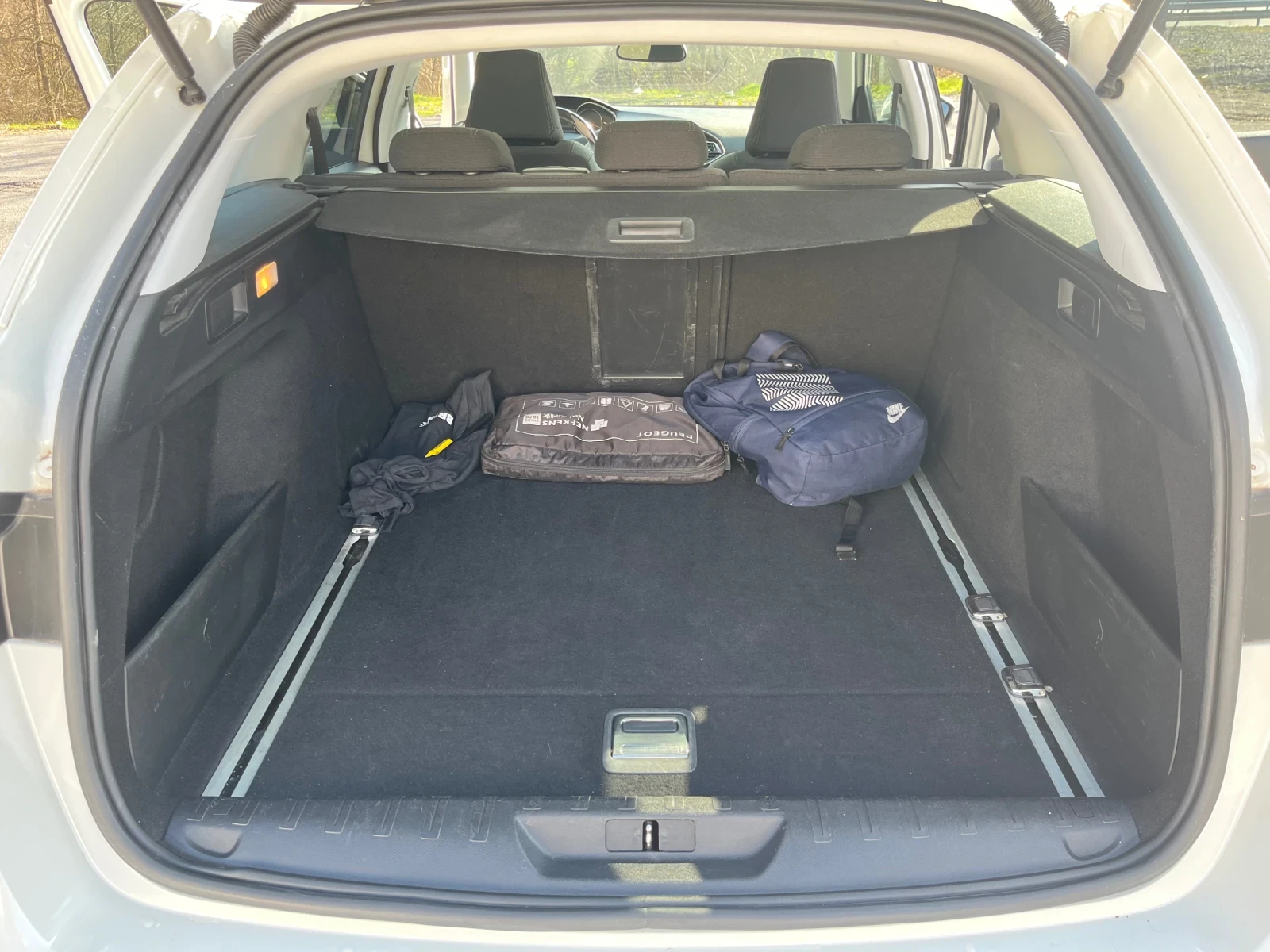 Peugeot 308 SW 1.5 BlueHDI, снимка 13 - Автомобили и джипове - 53735895