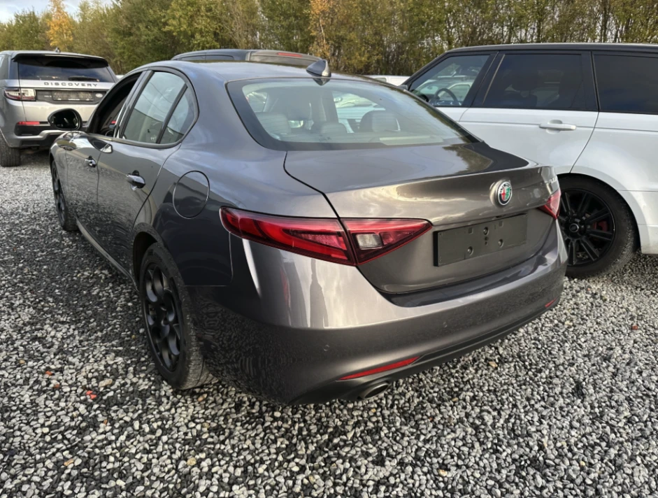 Alfa Romeo Giulia 2.2 JTDm Super, снимка 4 - Автомобили и джипове - 53801174