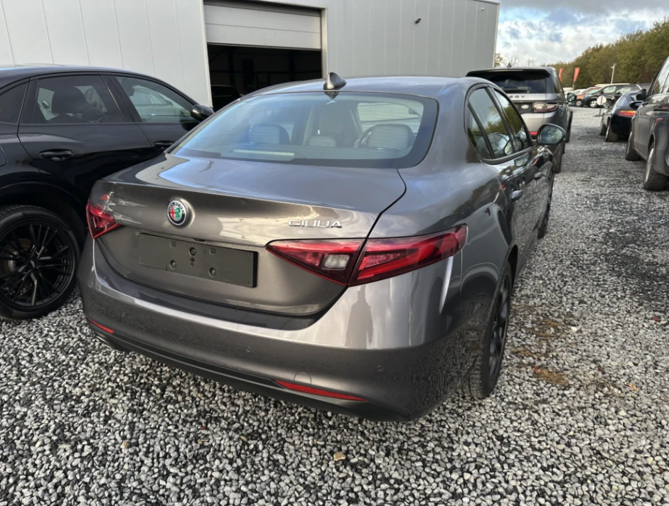 Alfa Romeo Giulia 2.2 JTDm Super, снимка 3 - Автомобили и джипове - 53801174
