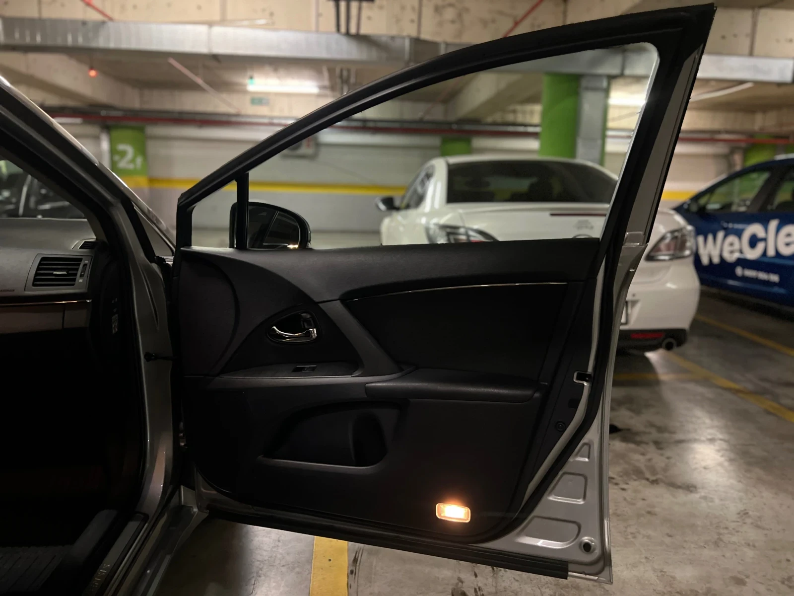 Toyota Avensis Toyota Avensis T27, снимка 5 - Автомобили и джипове - 54151450