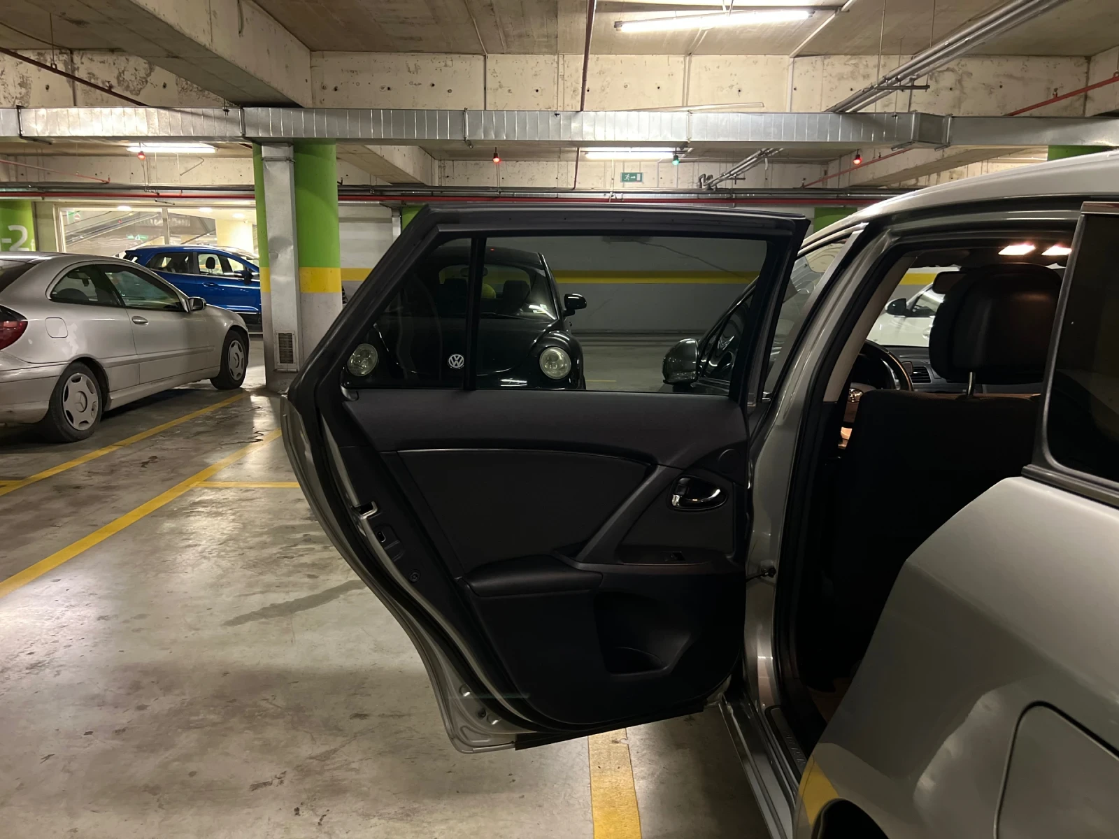 Toyota Avensis Toyota Avensis T27, снимка 7 - Автомобили и джипове - 54151450