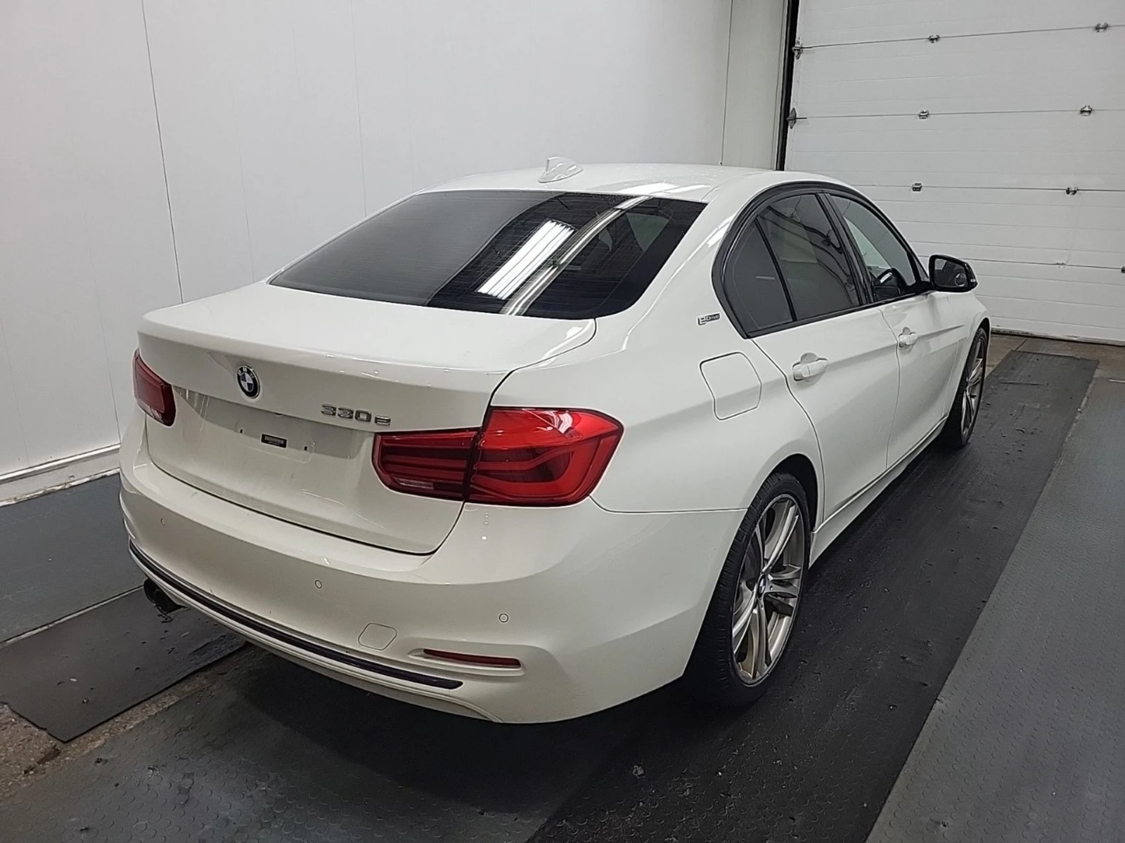 BMW 330 E РЕГИСТАЦИЯ+ ОБСЛУЖВАНЕ, снимка 4 - Автомобили и джипове - 54155023