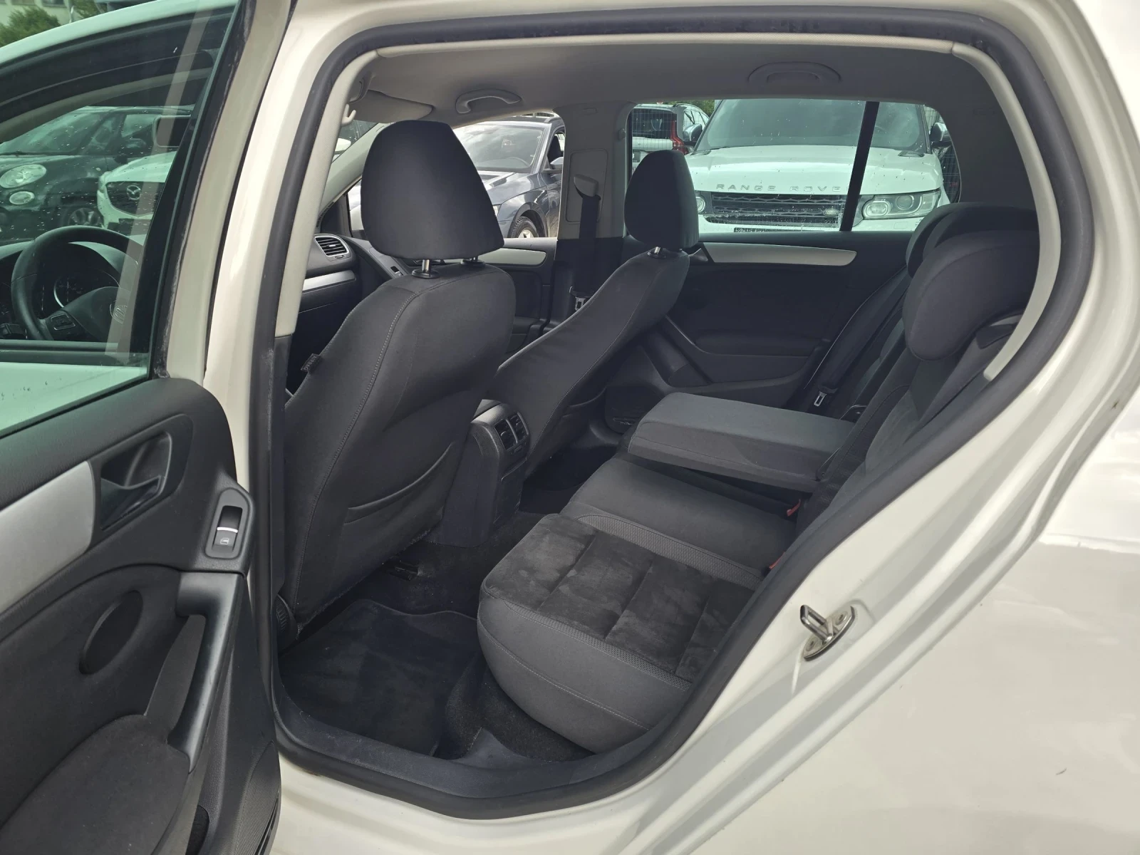 VW Golf 1.6TDI 105к.с R-LINE Топ състояние , снимка 12 - Автомобили и джипове - 54519562