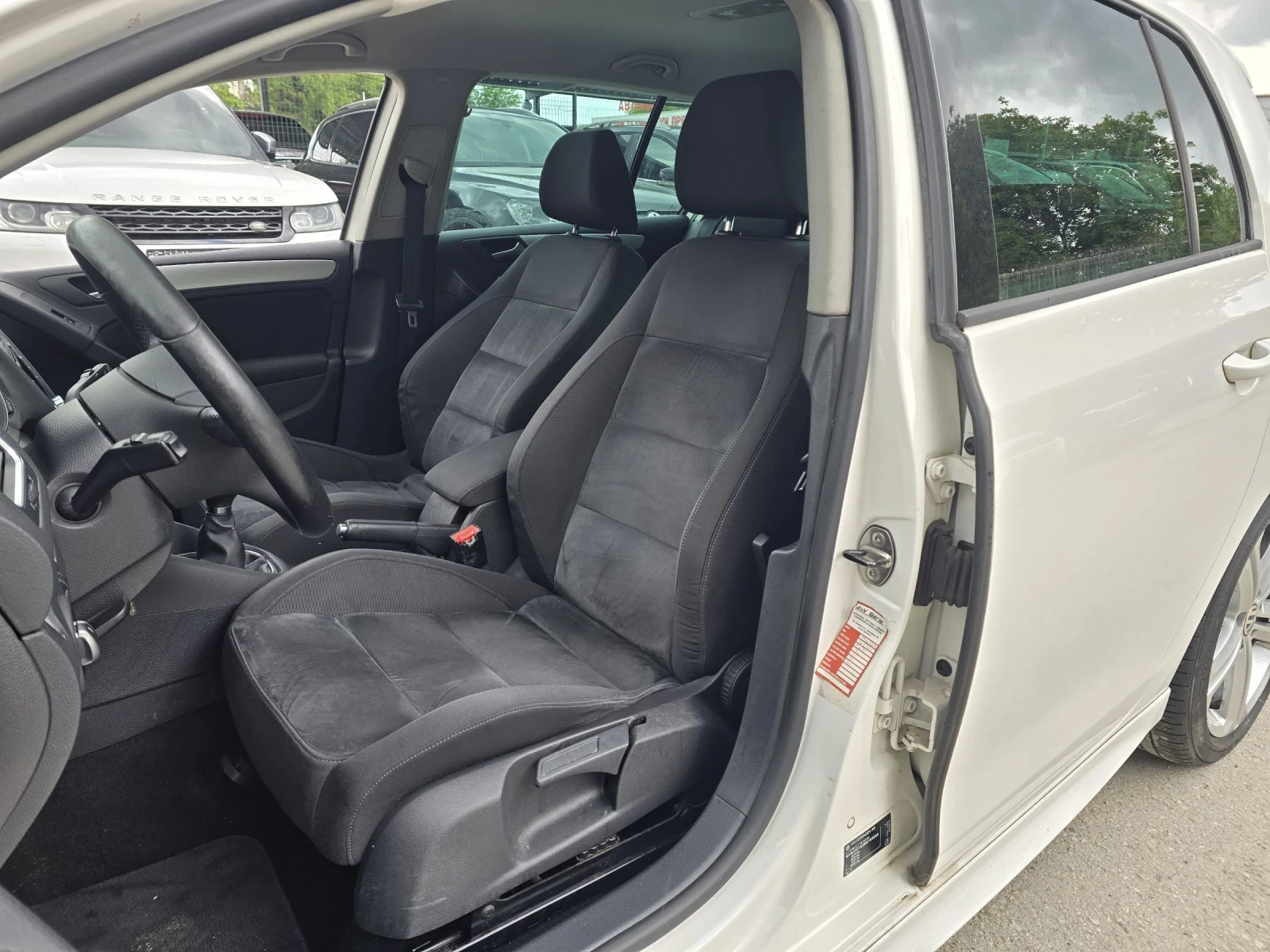 VW Golf 1.6TDI 105к.с R-LINE Топ състояние , снимка 10 - Автомобили и джипове - 54519562