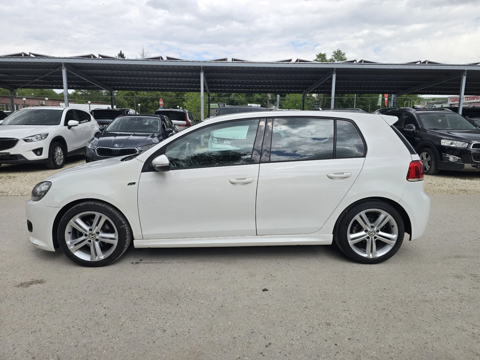 VW Golf 1.6TDI 105к.с R-LINE Топ състояние , снимка 7 - Автомобили и джипове - 54519562