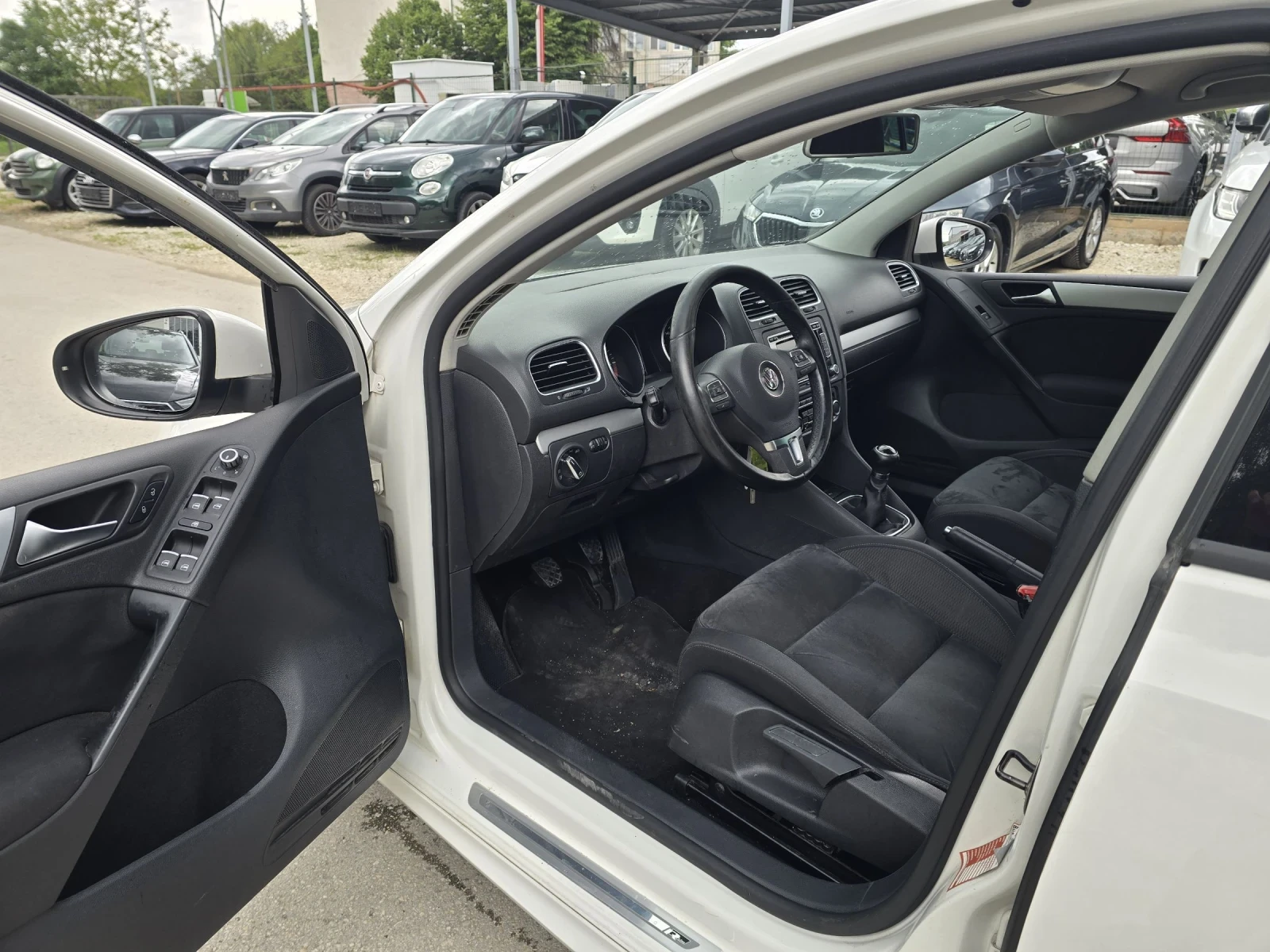 VW Golf 1.6TDI 105к.с R-LINE Топ състояние , снимка 11 - Автомобили и джипове - 54519562