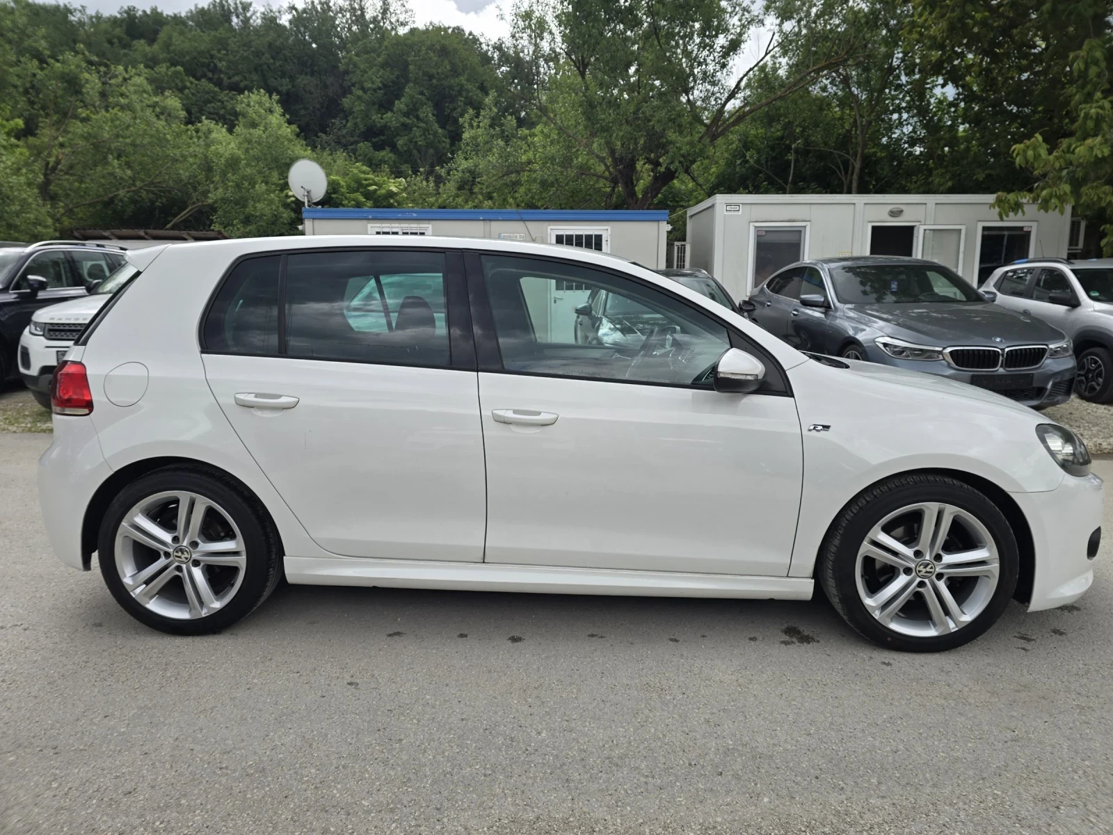VW Golf 1.6TDI 105к.с R-LINE Топ състояние , снимка 8 - Автомобили и джипове - 54519562