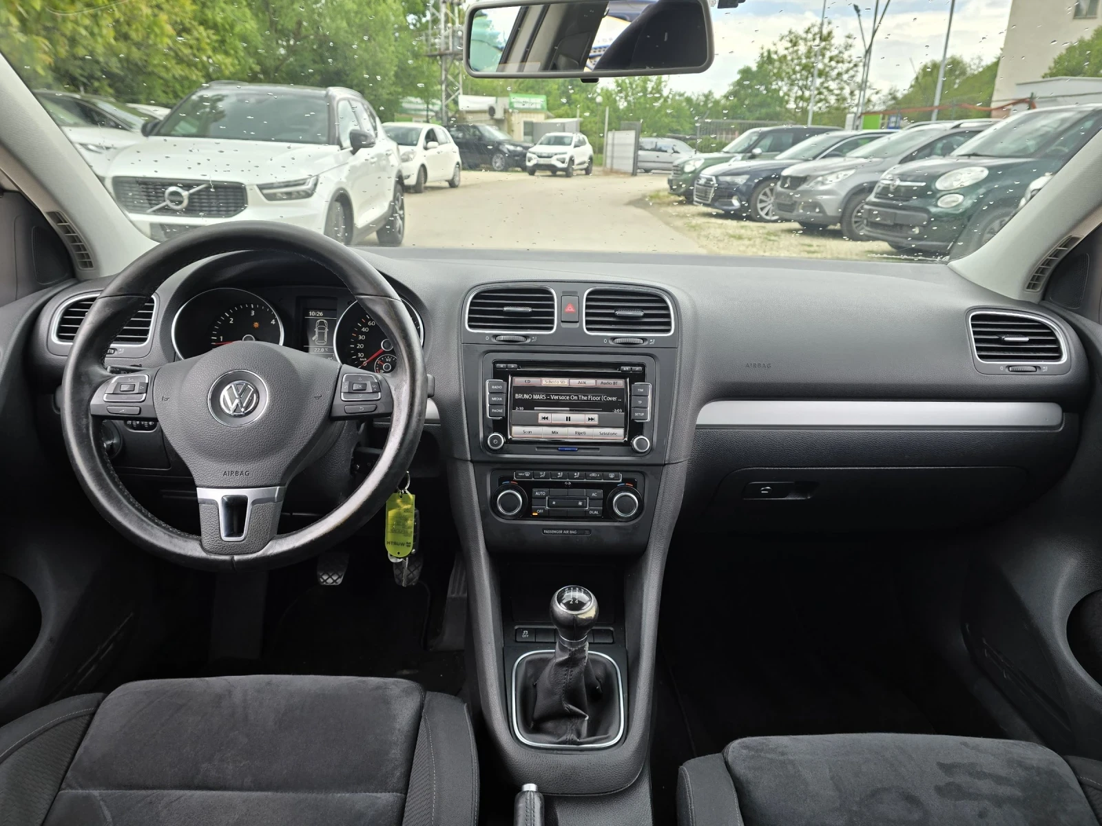 VW Golf 1.6TDI 105к.с R-LINE Топ състояние , снимка 16 - Автомобили и джипове - 54519562