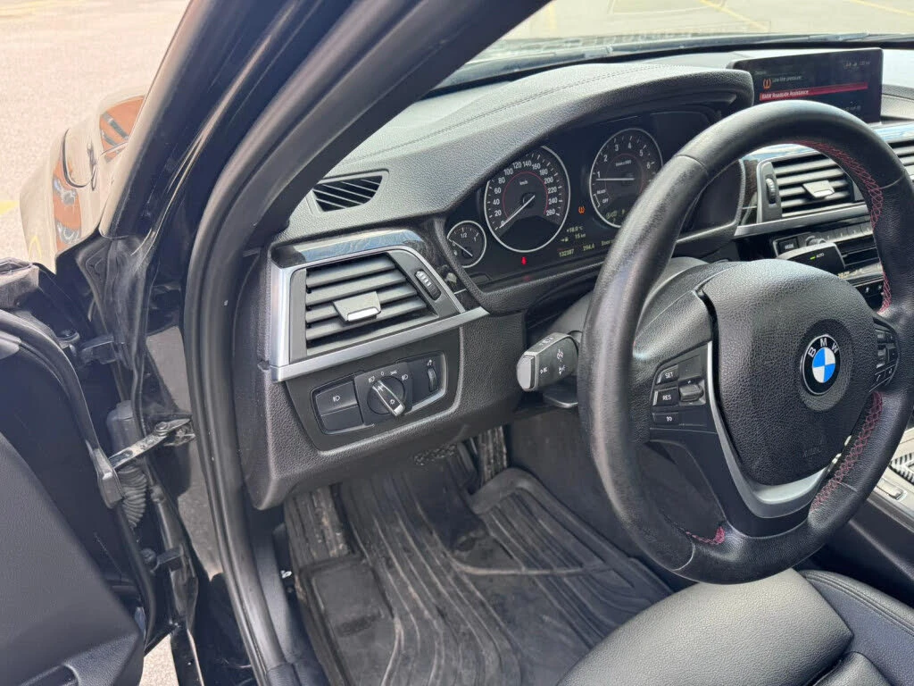 BMW 330 i xDrive Sedan AWD, снимка 13 - Автомобили и джипове - 54544825