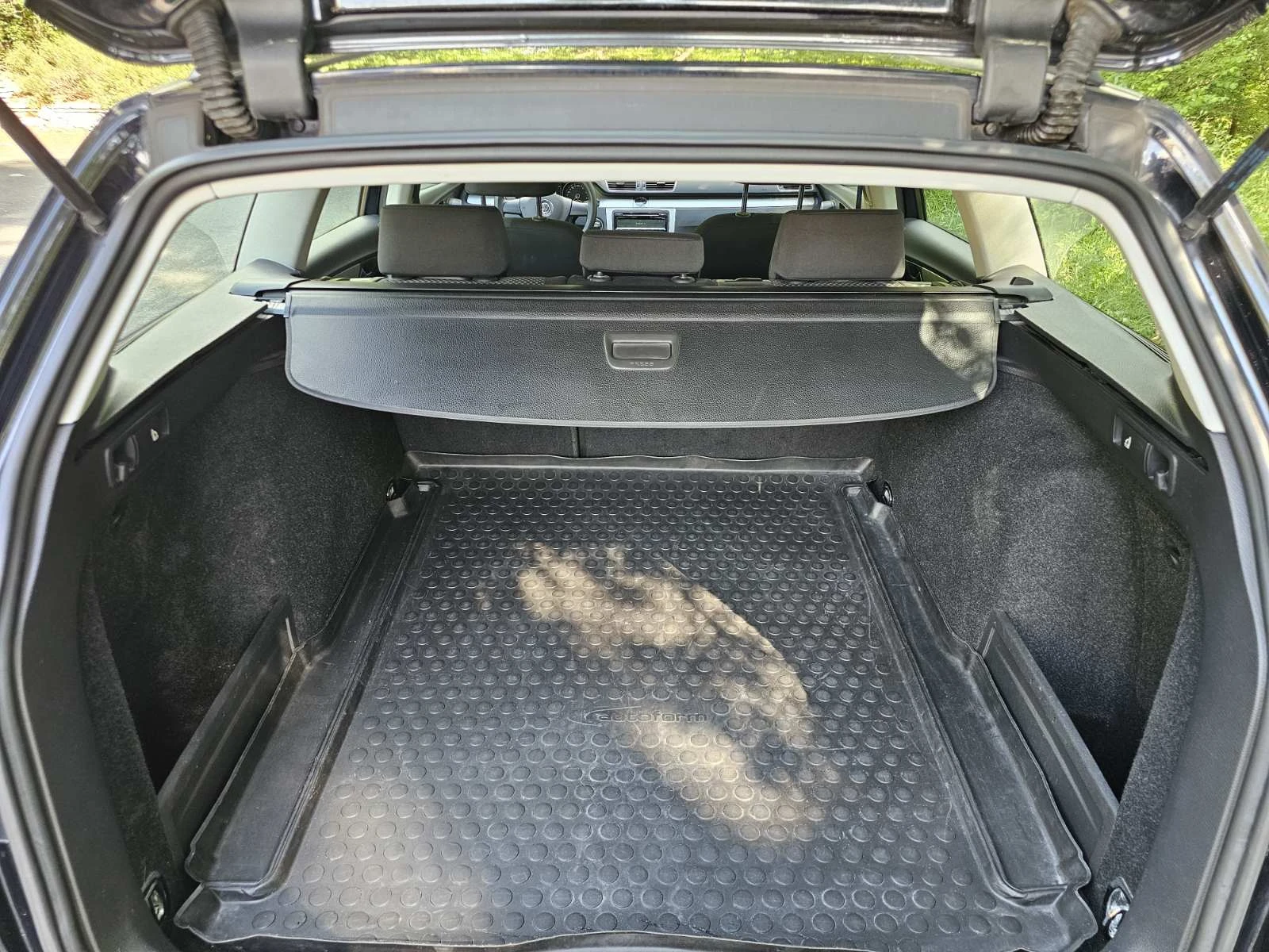 VW Passat 1.6 TDI , снимка 13 - Автомобили и джипове - 54683871