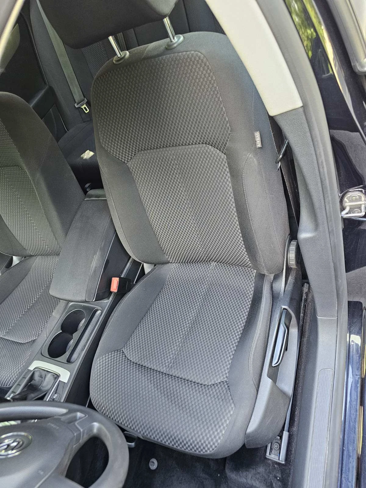 VW Passat 1.6 TDI , снимка 11 - Автомобили и джипове - 54683871