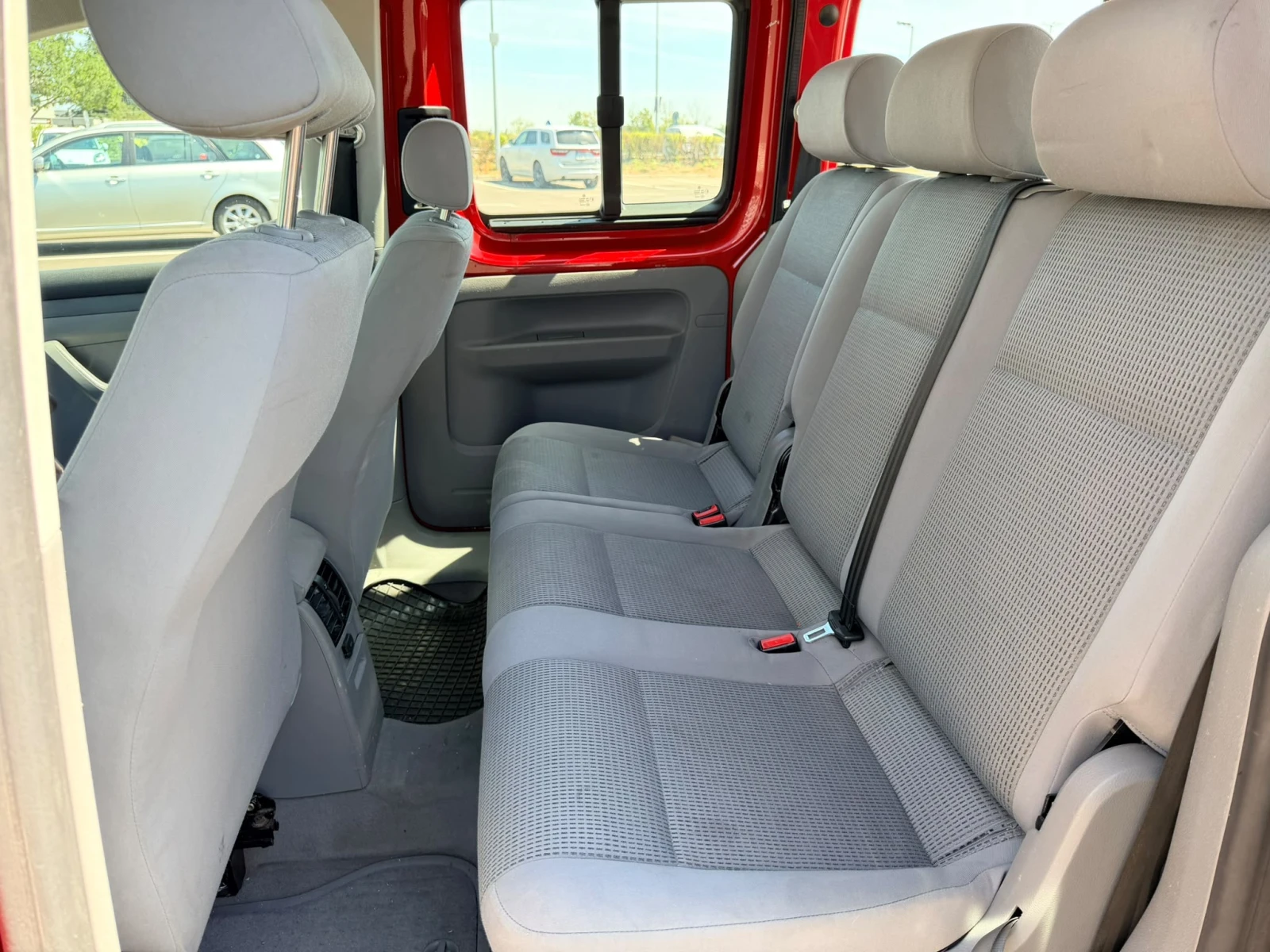 VW Caddy 1.6 бензин Лизинг през Уникредит по 120 евро, снимка 10 - Автомобили и джипове - 55722234
