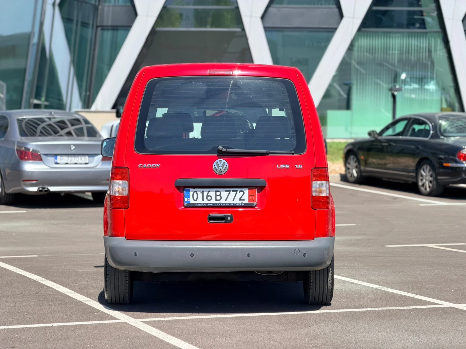 VW Caddy 1.6 бензин Лизинг през Уникредит по 120 евро, снимка 7 - Автомобили и джипове - 55722234