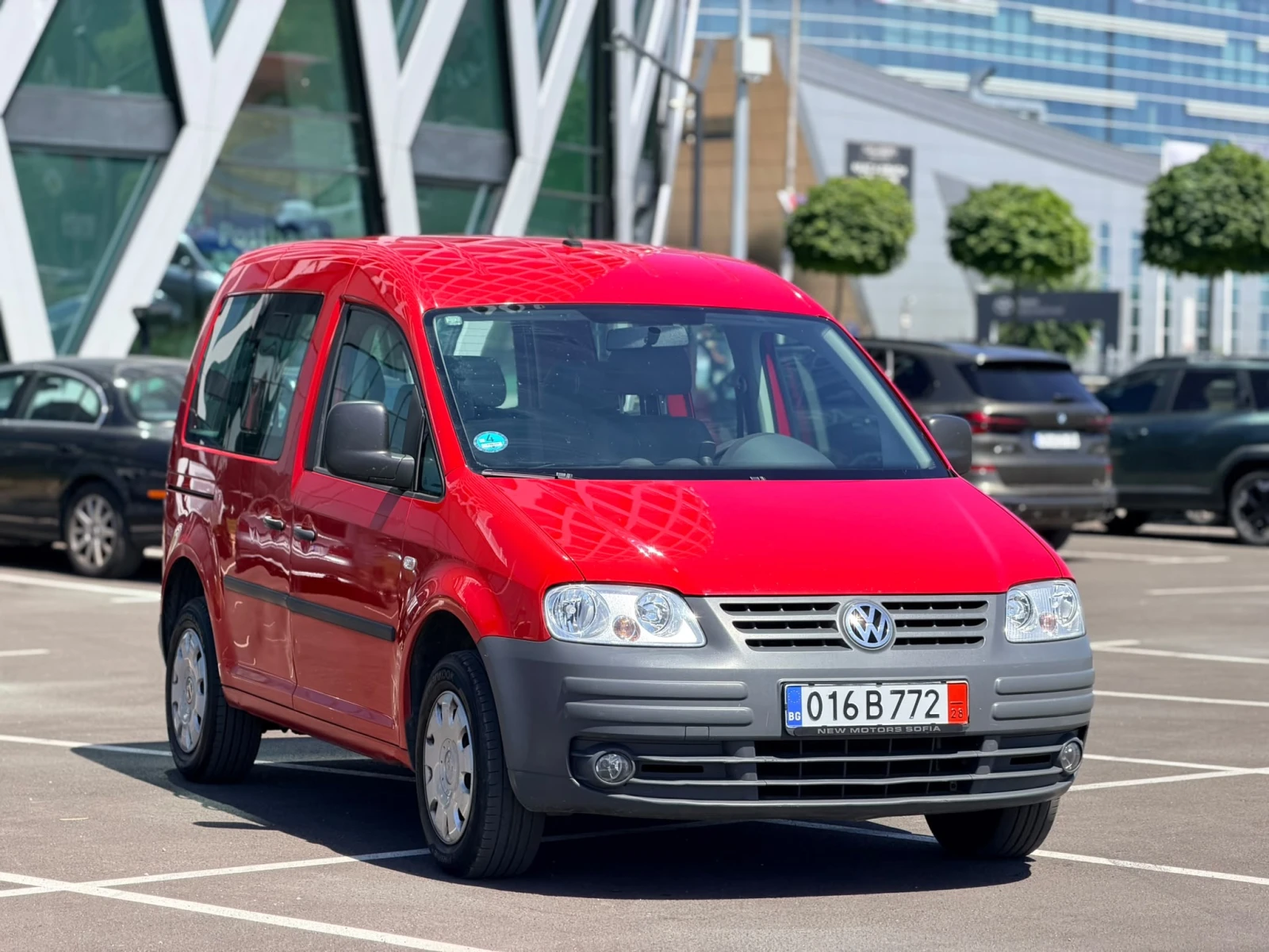 VW Caddy 1.6 бензин Лизинг през Уникредит по 120 евро, снимка 3 - Автомобили и джипове - 55722234