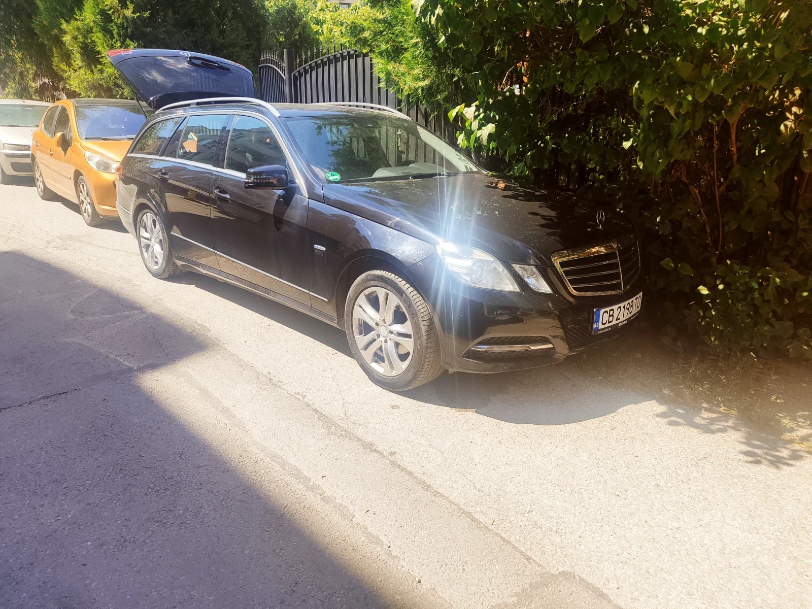 Mercedes-Benz E 200 CGI, снимка 2 - Автомобили и джипове - 55846781