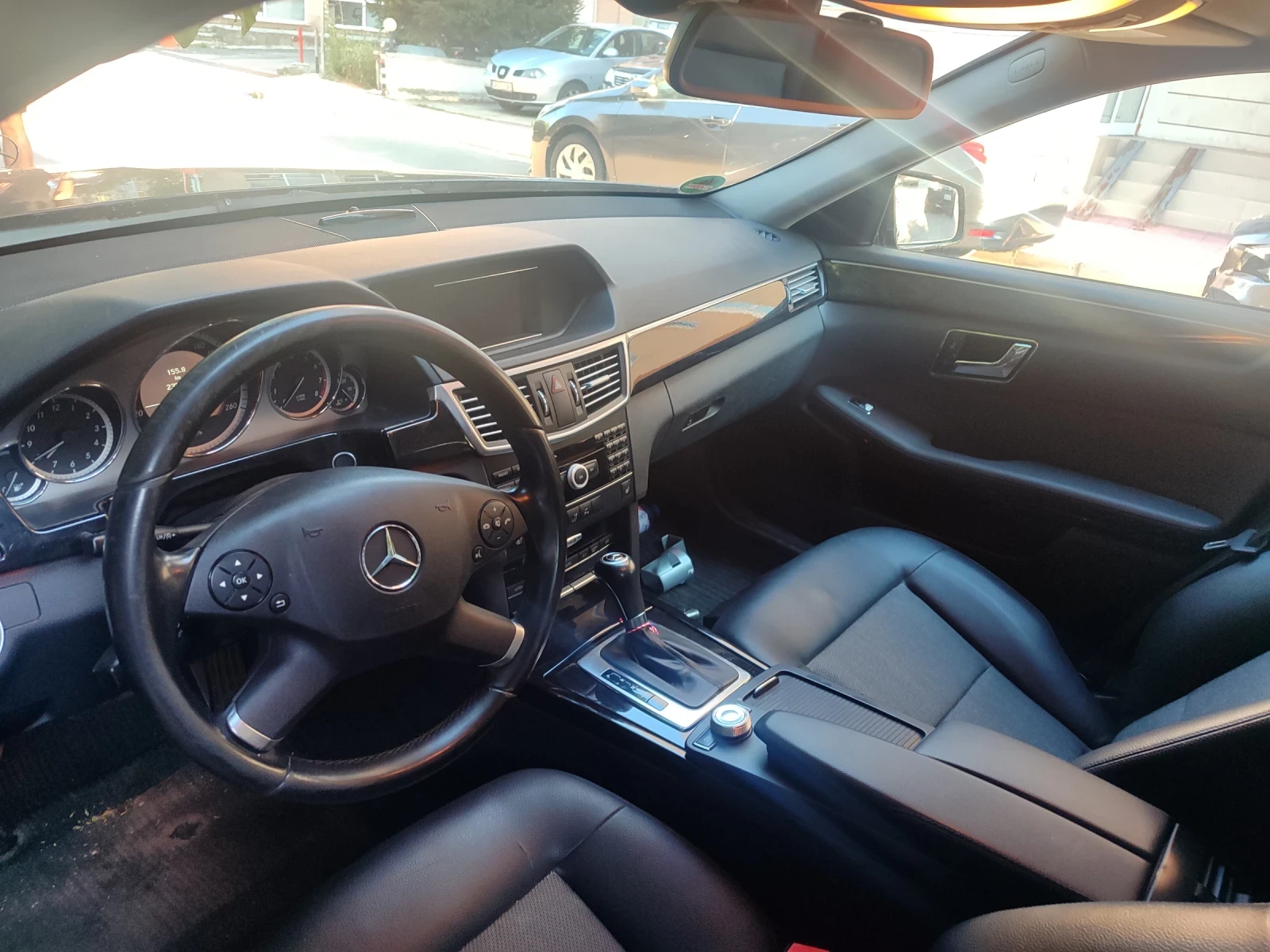 Mercedes-Benz E 200 CGI, снимка 8 - Автомобили и джипове - 55846781