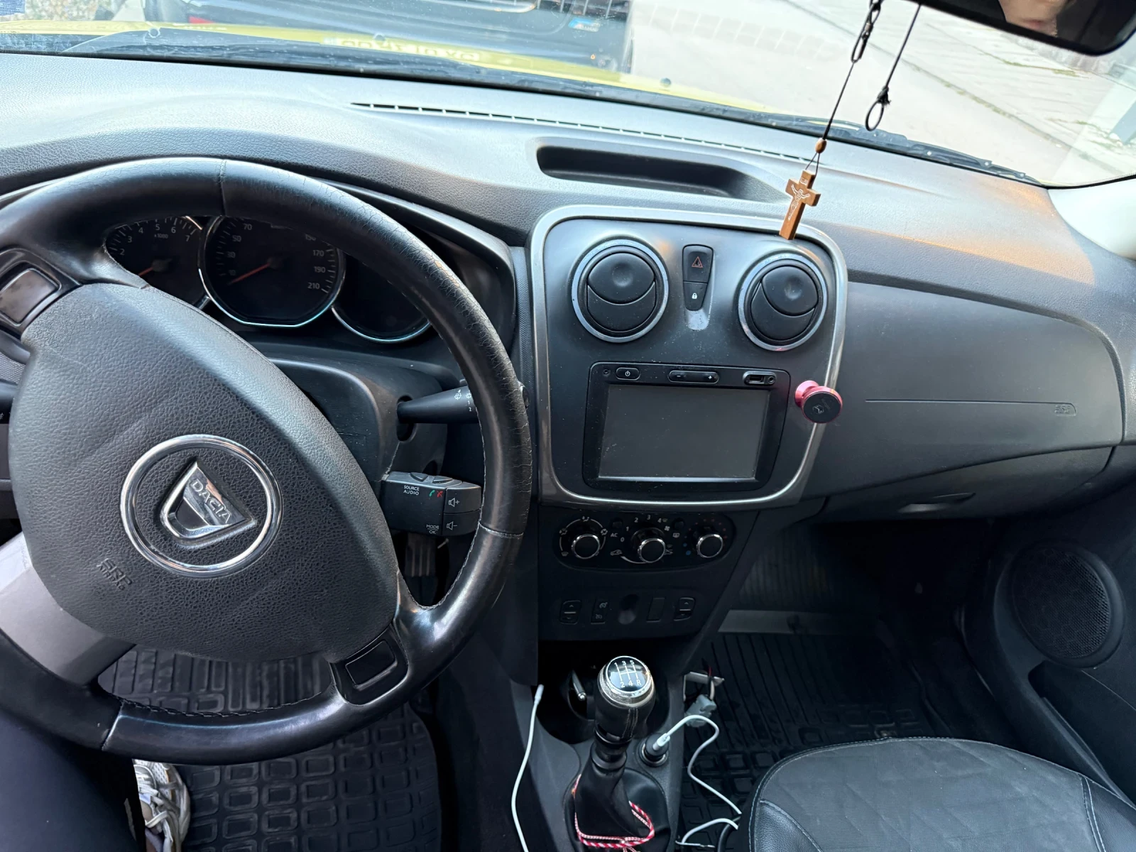 Dacia Logan, снимка 6 - Автомобили и джипове - 56404840