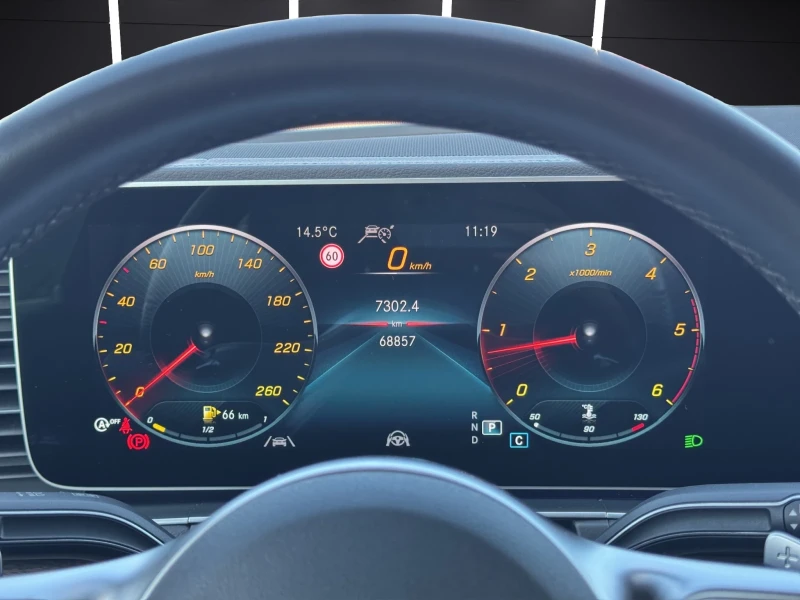 Mercedes-Benz GLE 400 D* COUPE* AMG* BURMESTER* AIRMATIC* HEADUP* PANO* , снимка 11 - Автомобили и джипове - 52273196