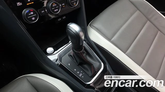 VW T-Roc | 50 K KM TOP SERVICE, снимка 9 - Автомобили и джипове - 55179280