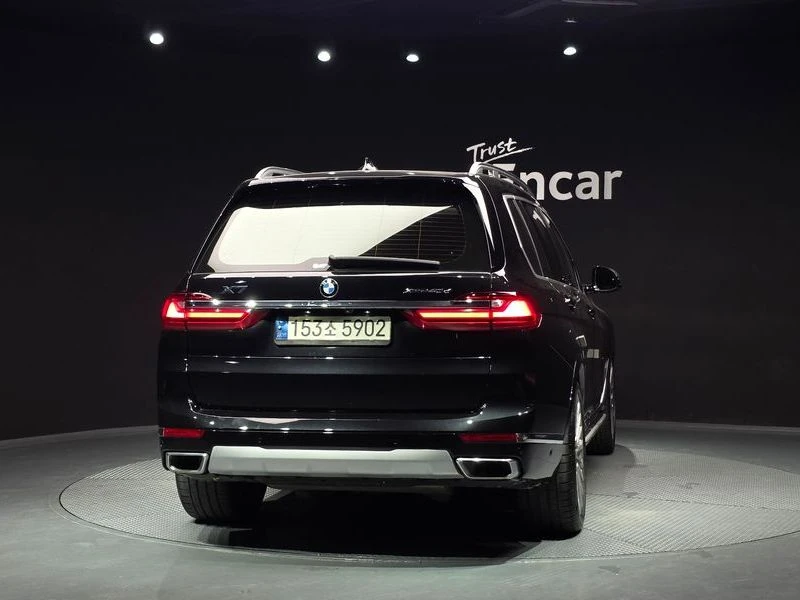 BMW X7 xDrive 40d Design Pure Excellence 7-Seater| 320к.с, снимка 4 - Автомобили и джипове - 55261658