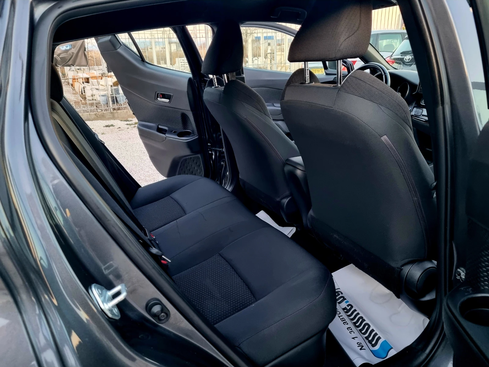 Toyota C-HR 1.8 Hybrid 122ks.Avtomatic | Mobile.bg � ����������� 16