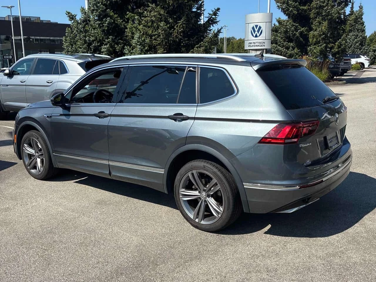 VW Tiguan R LINE/HIGHLINE/CARFAX/КОЖА/ПОДГРЕВ/ПАНО, снимка 4 - Автомобили и джипове - 55735454