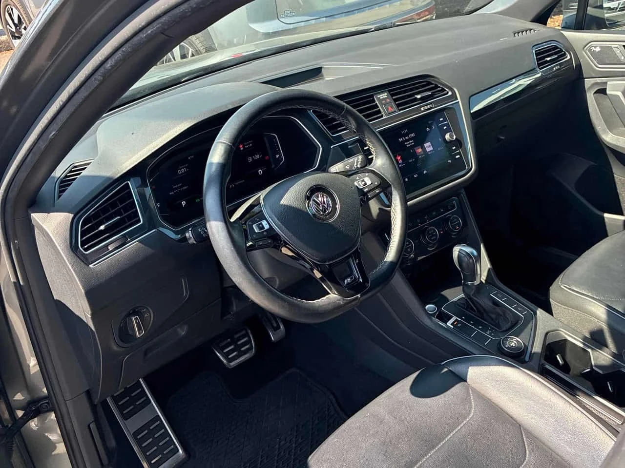 VW Tiguan R LINE/HIGHLINE/CARFAX/КОЖА/ПОДГРЕВ/ПАНО, снимка 7 - Автомобили и джипове - 55735454