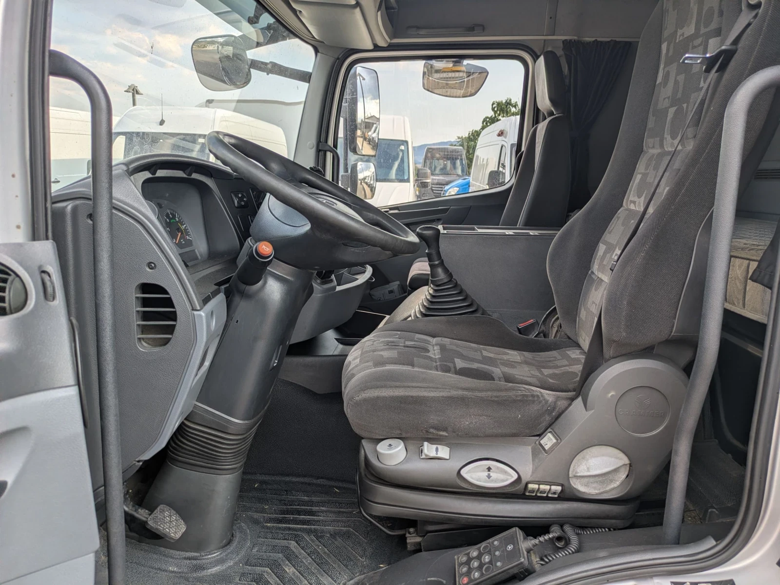 Mercedes-Benz Atego 1229 euro5 тристр.щора спална кабина, снимка 8 - Камиони - 55617348