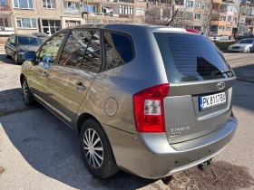 Kia Carens 1.6 CRDI, снимка 7 - Автомобили и джипове - 44421557